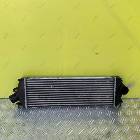 Охолоджувач наддувочного повітря 8200411160 RENAULT