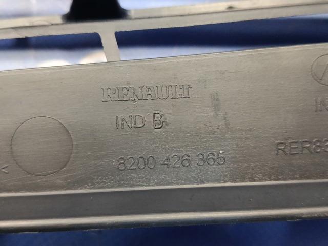 Решітка 8200426365 RENAULT