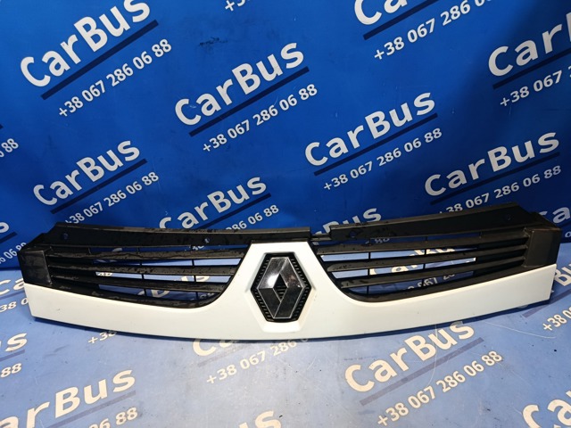 Решітка радіатора 8200426365 RENAULT