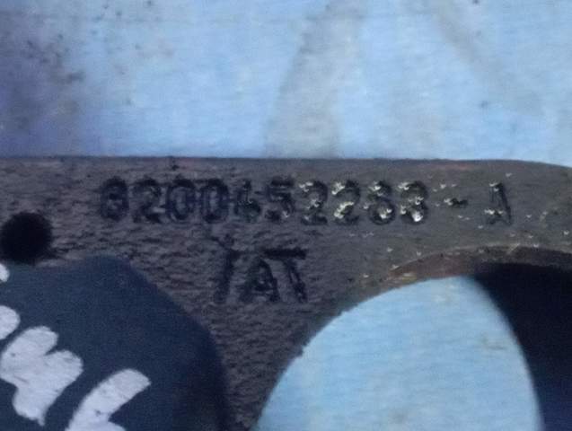Опора підвісного підшипника передньої піввісі 8200452283 RENAULT