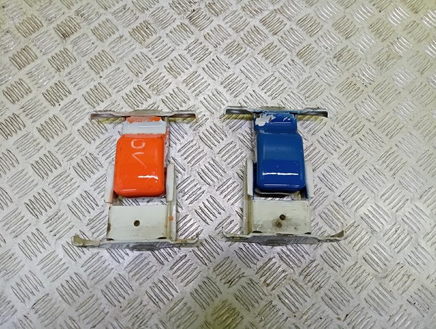 Петля дверей задньої (розпашної) 8200527428 RENAULT