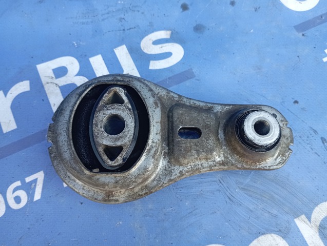 Подушка (опора) двигуна, нижня 8200725253 RENAULT