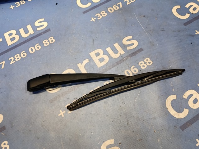 Важіль-поводок склоочисника заднього скла 8253A129 MITSUBISHI