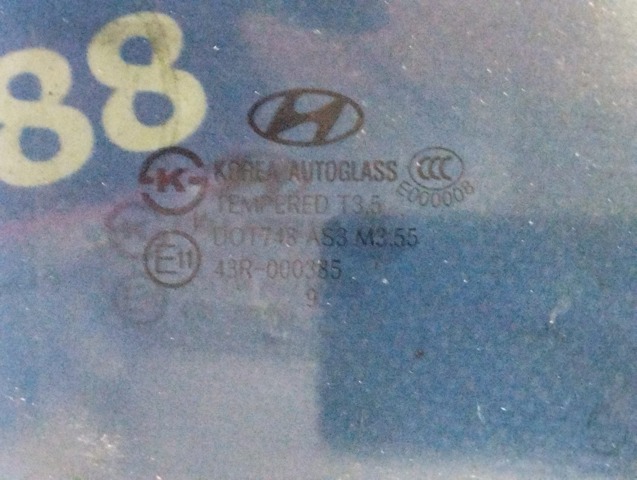 Скло заднє праве 834202B020 HYUNDAI