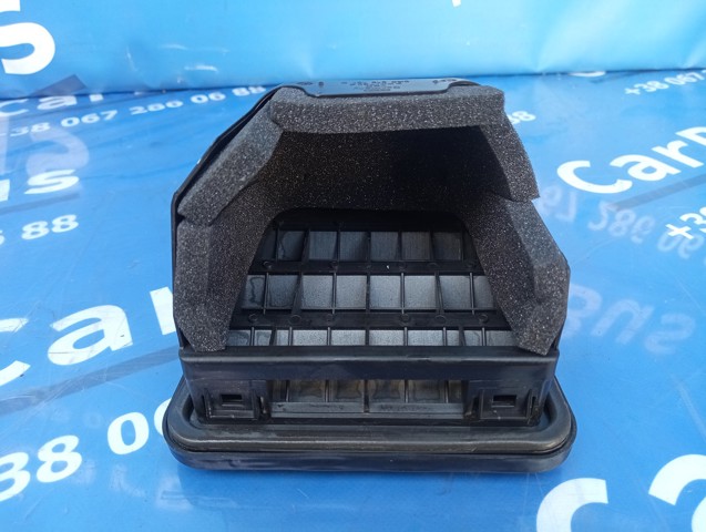 Решітка вентиляційна задня 8K0819161C VAG