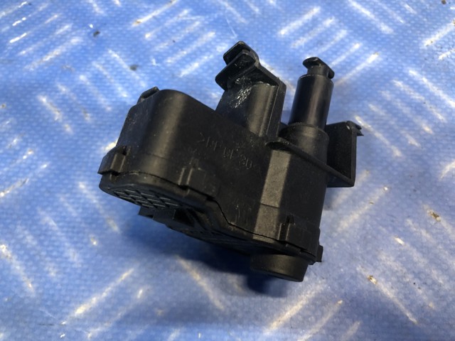 Лічинка замка паливного бака 8K0862153E VAG