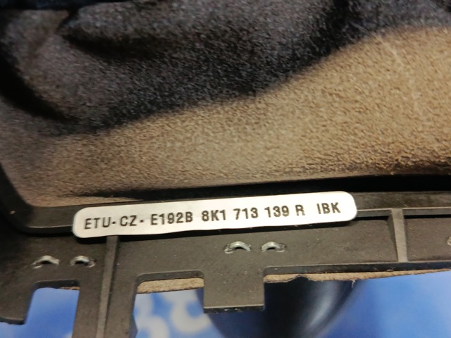 Рукоятка важеля КПП 8K1713139R VAG