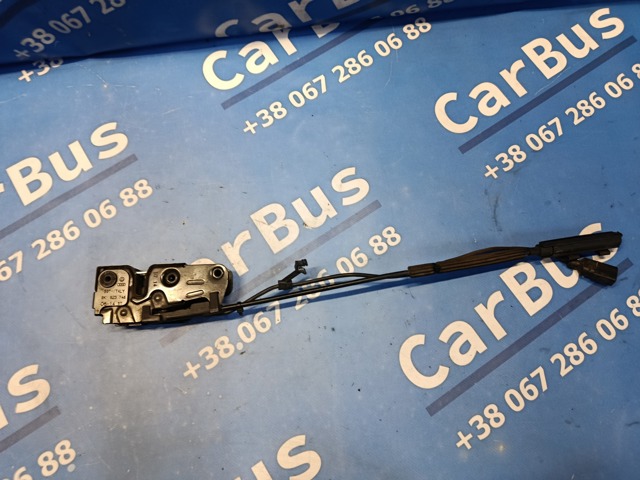 Кронштейн замку капоту 8K1823746 VAG
