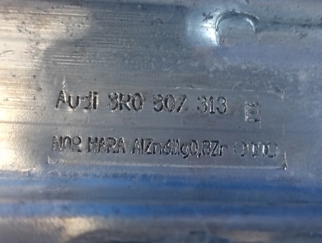 Підсилювач бампера переднього 8R0807113D VAG
