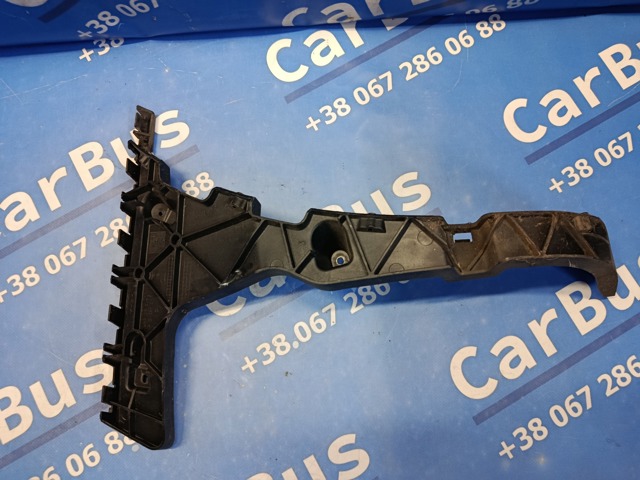 Направляюча заднього бампера, права 8R0807454B VAG