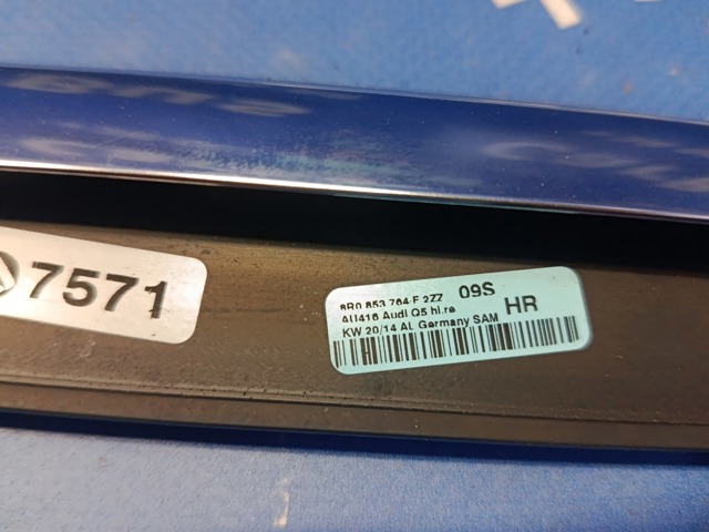 Молдинг опускного скла двері задньої, правої 8R0853764F VAG