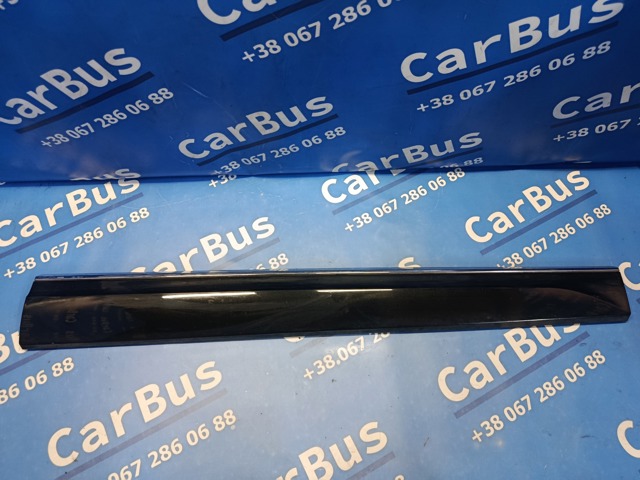 Молдинг передніх правих дверей 8R0853960L VAG