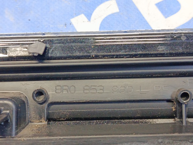 Молдинг передньої правої двері 8R0853960LGRU VAG