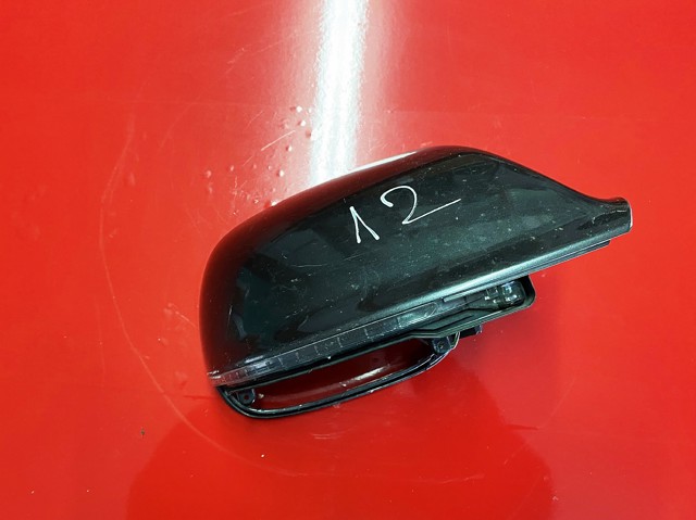 Накладка правого дзеркала заднього виду 8R0857528 VAG