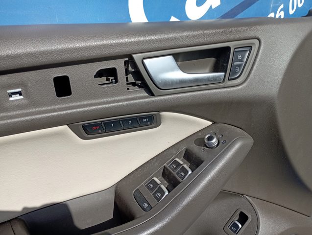 Картка обшивки задніх дверей лівих 8R1867103AR VAG