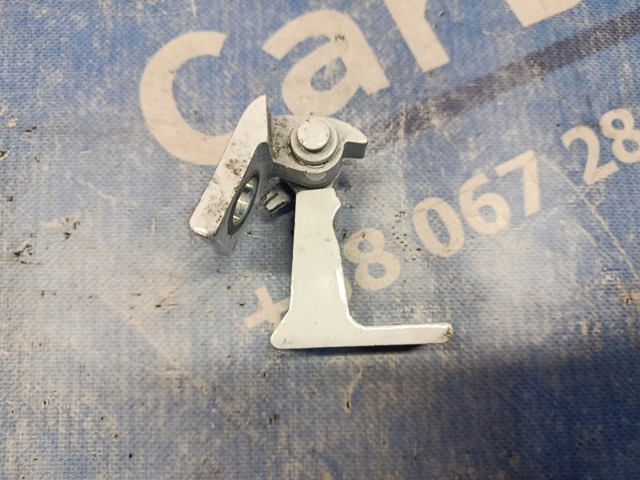 Петля водійських дверей 8V5833403C VAG
