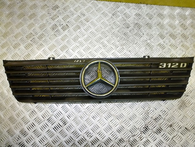 Решітка радіатора 9018880123 MERCEDES