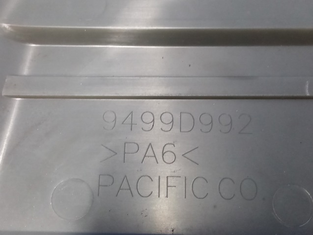 Кришка двигуна декоративна 9499D992 MITSUBISHI
