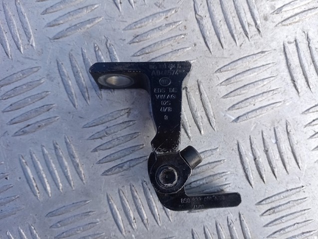 Петля задніх правих дверей 95883140400 VAG