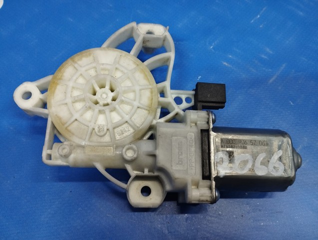 Мотор склопідйомника дверей передніх, правих A0009065706 MERCEDES
