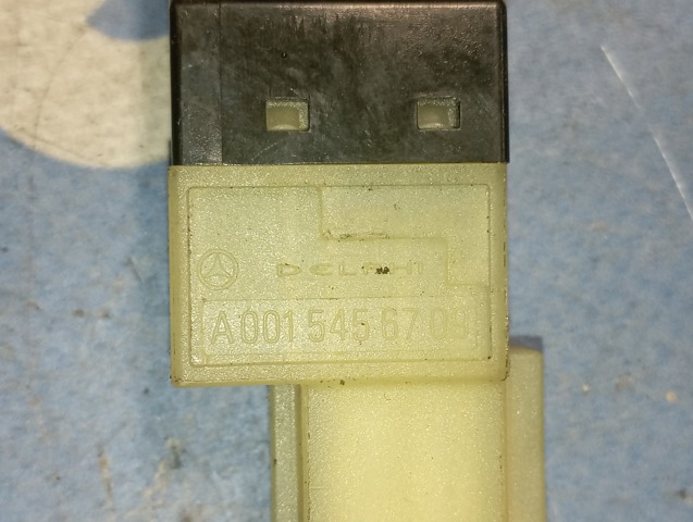 Кнопка стоп-сигналу A0015456709 MERCEDES