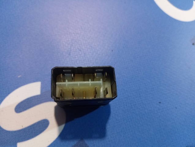 Кнопка блокавання дверей A0055453607 MERCEDES