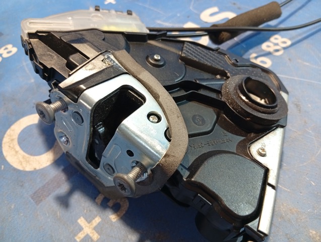 Замок двері правої передньої A046693 TOYOTA