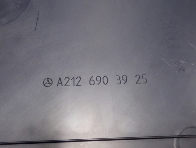 Обшивка стійки кузова внутрішня, середня нижня ліва A2126903925 MERCEDES