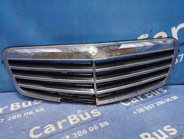 Решітка радіатора Mercedes E