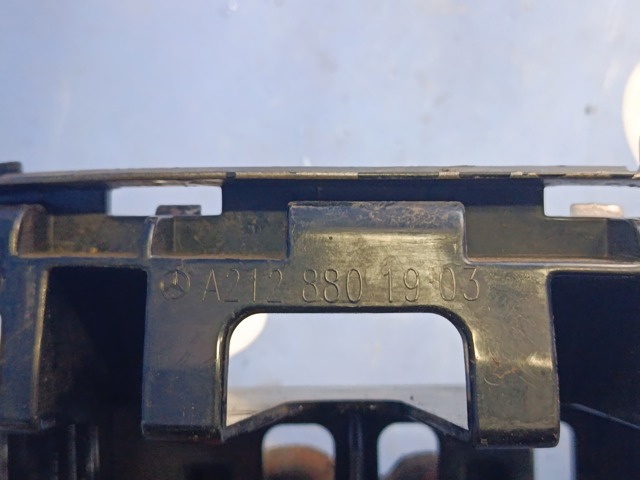 Ліве кріплення заднього бампера A2128801903 MERCEDES