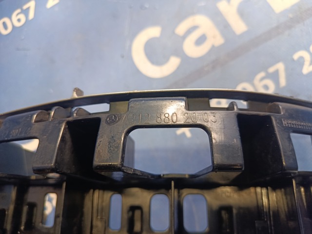 Кронштейн бампера заднього, правий A2128802003 MERCEDES
