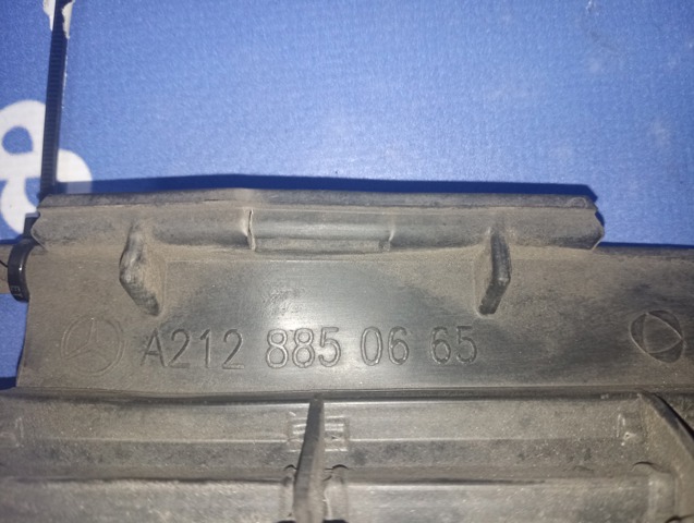 Кронштейн бампера заднього, центральний A2128850665 MERCEDES
