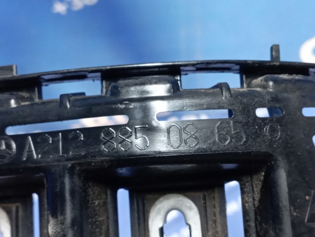 Кронштейн бампера заднього, правий A2128850865 MERCEDES