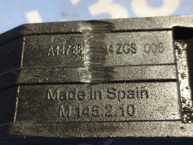 Кронштейн бампера переднього A4478850214 MERCEDES