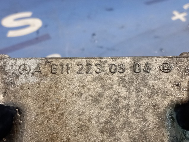Кронштейн подушки (опори) двигуна, правої A6112230304 MERCEDES