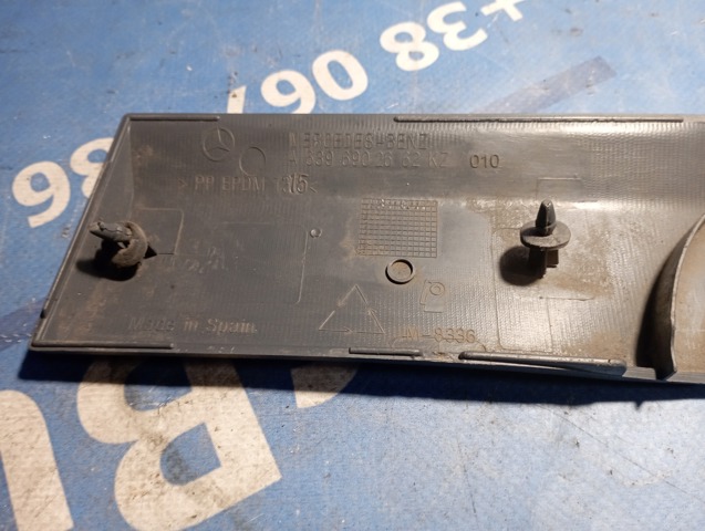 Накладка заднього правого крила A6396902662 MERCEDES