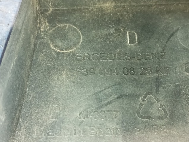 Накладка під задній ліхтар, правий A6396940825 MERCEDES