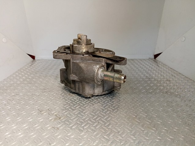 Насос вакуумний A6422300165 MERCEDES