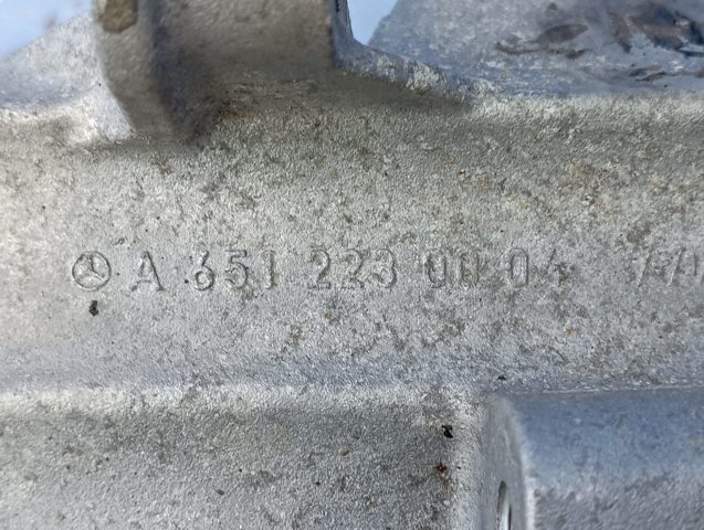 Кронштейн подушки (опори) двигуна, лівої A6512230004 MERCEDES