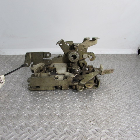 Замок водійських дверей A9017200535 MERCEDES