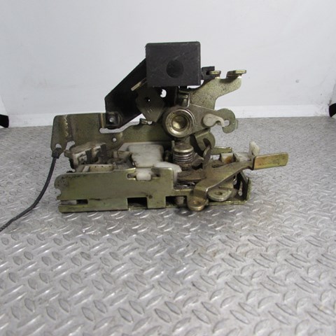 Замок водійських дверей A9017201035 MERCEDES