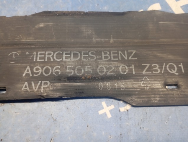 Накладка дифузора радіатора верхня A9065050201 MERCEDES