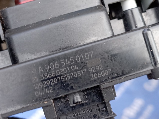 Блок кнопок центральної консолі A9065450107 MERCEDES