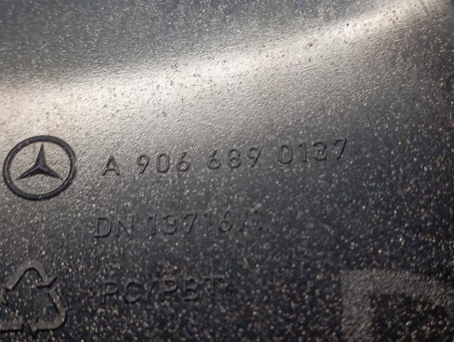 Декоративна накладка центральної консолі A9066890137 MERCEDES
