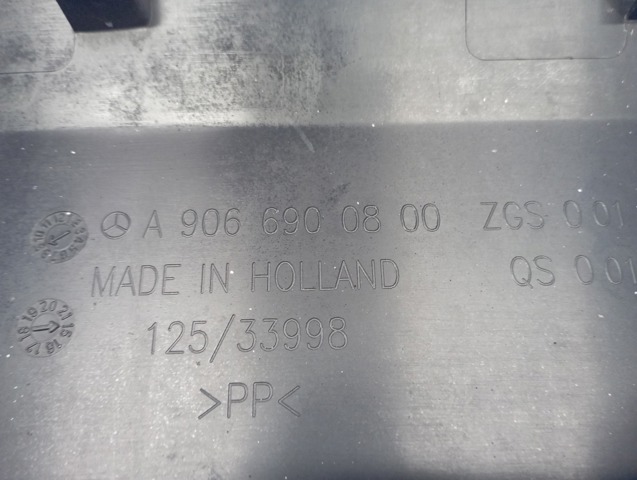 Молдинг бічний (зсувний) двері A9066900800 MERCEDES