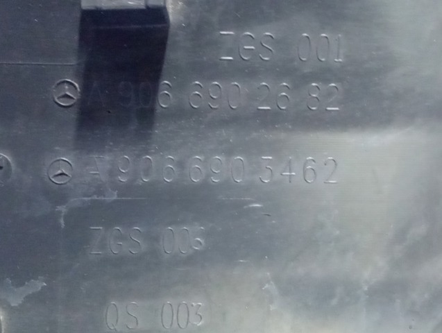 Накладка заднього лівого крила A9066903462 MERCEDES