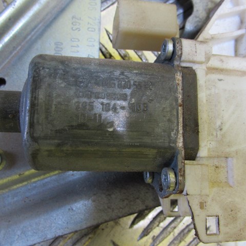 Склопідйомник передній правий електричний 2 піна vw crafter 06-16 A9067200146