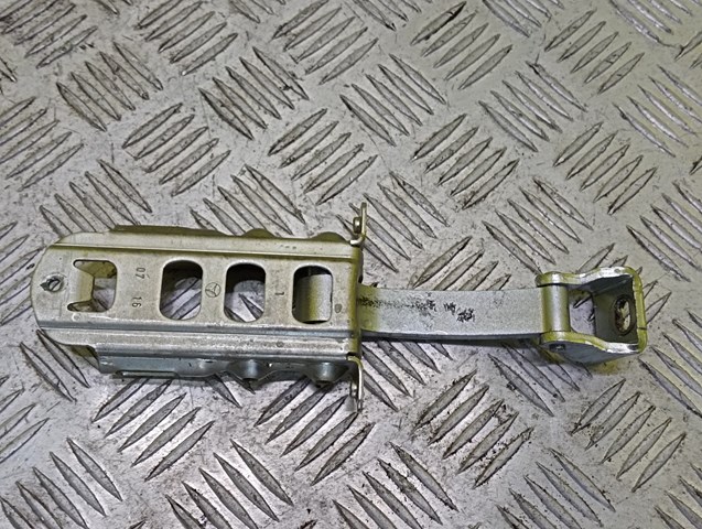 Обмежувач відкриття дверей, передній A9067200516 MERCEDES