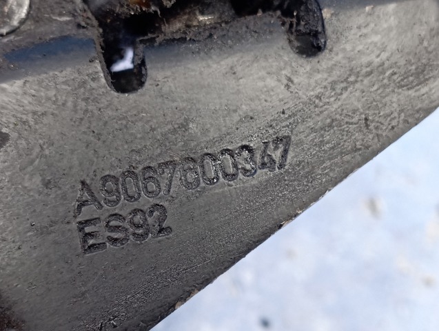 Ролик двері бічної/зсувної, правий центральний A9067600347 MERCEDES