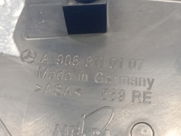 Кронштейн кріплення дзеркала заднього виду, правий A9068110107 MERCEDES